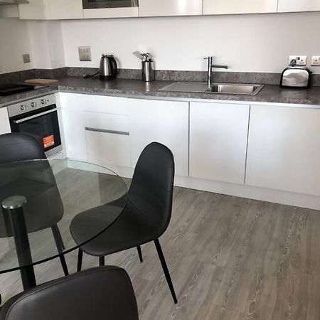 3 Bedroom Apartment Free Parking Manchester Exterior foto