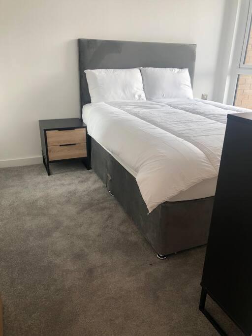 3 Bedroom Apartment Free Parking Manchester Exterior foto