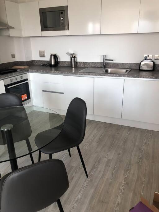 3 Bedroom Apartment Free Parking Manchester Exterior foto